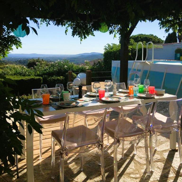 Villa Cosy pour 6 personnes avec piscine privée et vue panoramique sur les îles et les collines à La Londe les Maures - Three-Bedroom Vacation Home - 6