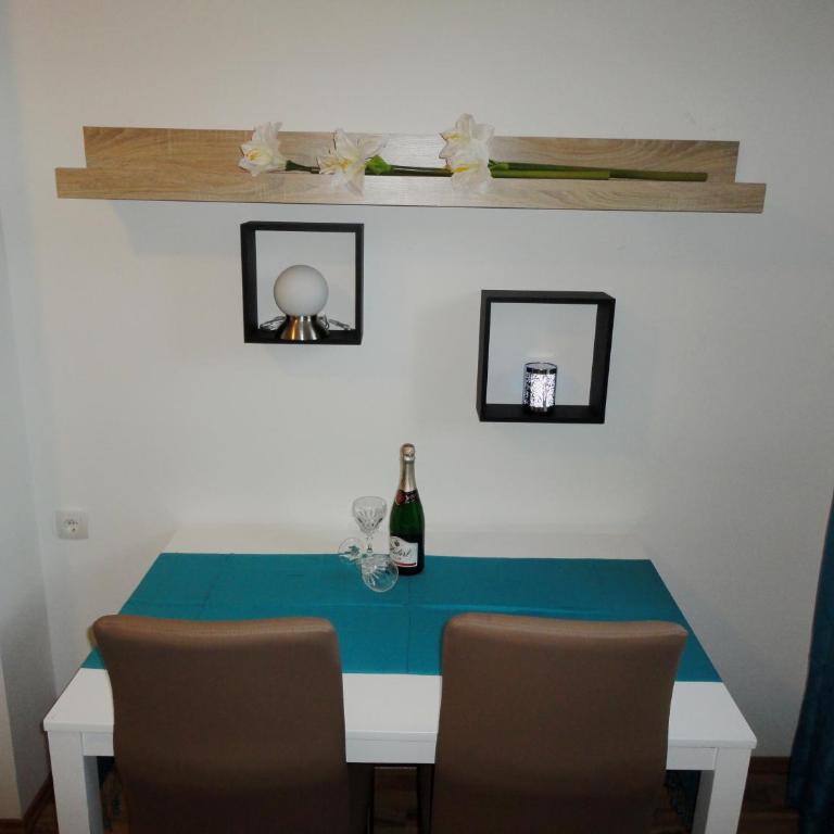 Rentcenter79 - Twin Room with Shared Bathroom - 9