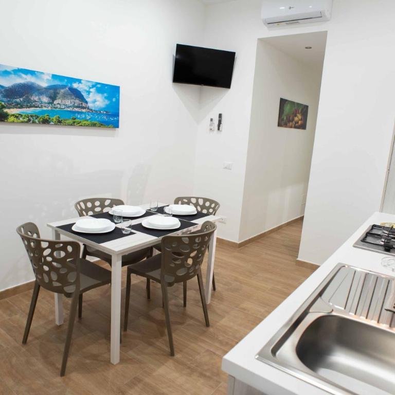 Yris House - Two-Bedroom Apartment - 16