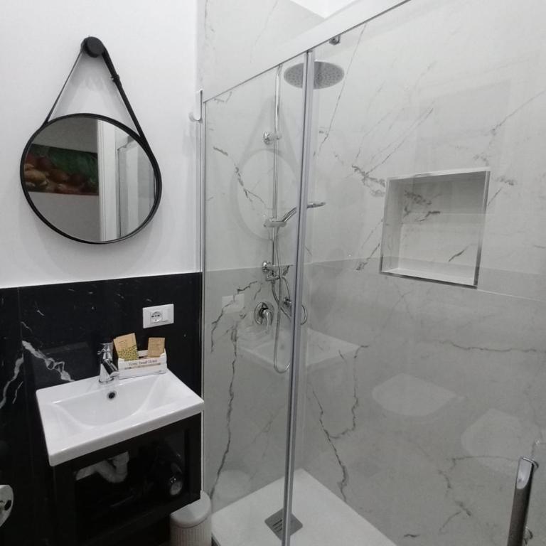 Yris House - Two-Bedroom Apartment - 11