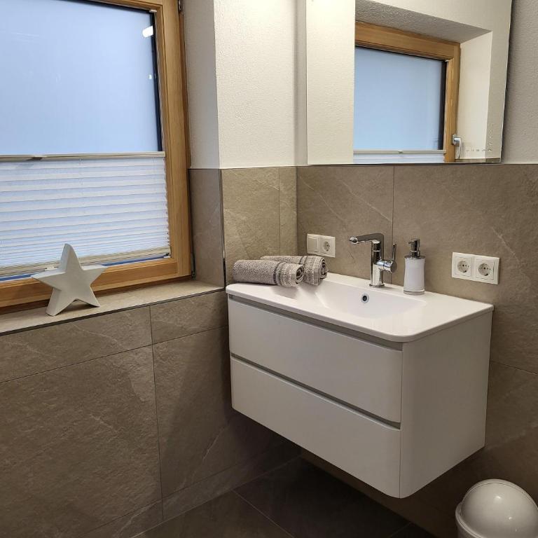Apartment bei Anna - Two-Bedroom Apartment with Bathroom - 12