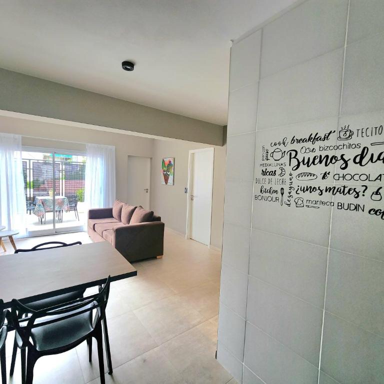 Departamento Emilio Jofré III - Céntrico con estacionamiento y dos baños - Apartamento - 40
