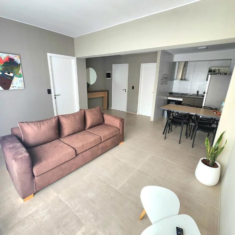 Departamento Emilio Jofré III - Céntrico con estacionamiento y dos baños - Apartamento - 42