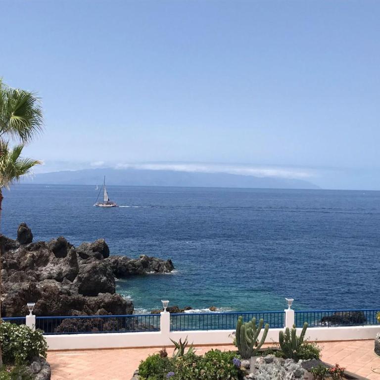 Oceanfront Apt in Private Villa - Next to the Beach - One-Bedroom Apartment - 5