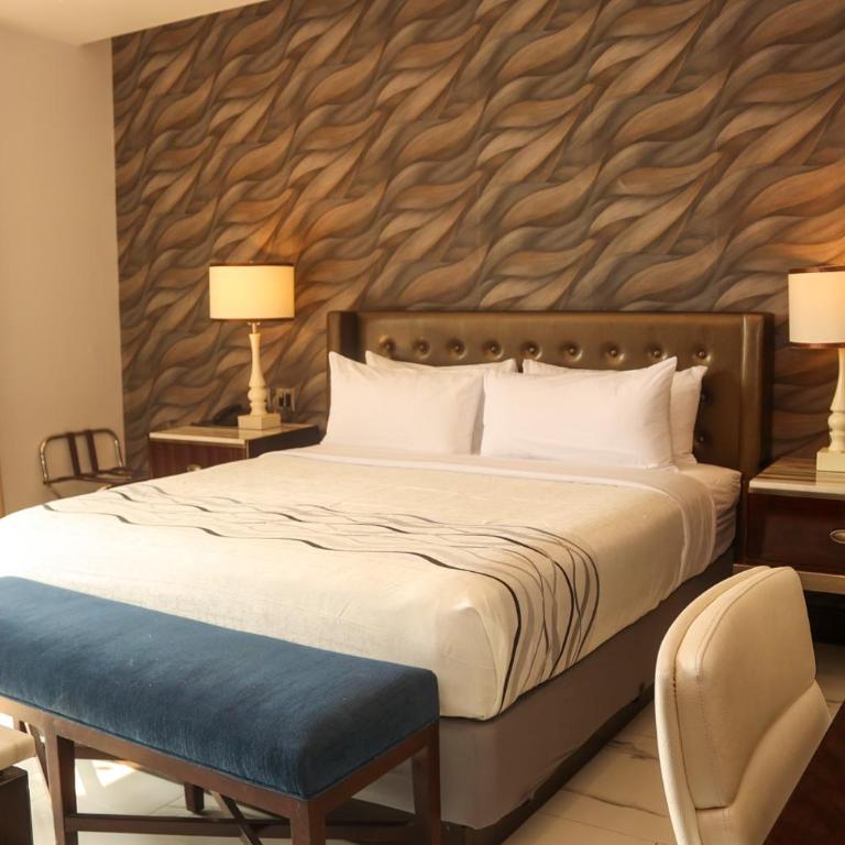 Hotel Grand One Plaza - Habitación Deluxe con cama extragrande - 2