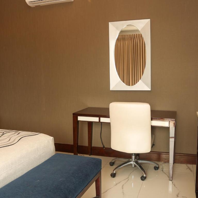 Hotel Grand One Plaza - Habitación Deluxe con cama extragrande - 4