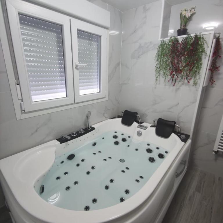 Apartamento con Jacuzzi: El Rincón de las Delicias - One-Bedroom Apartment - 1