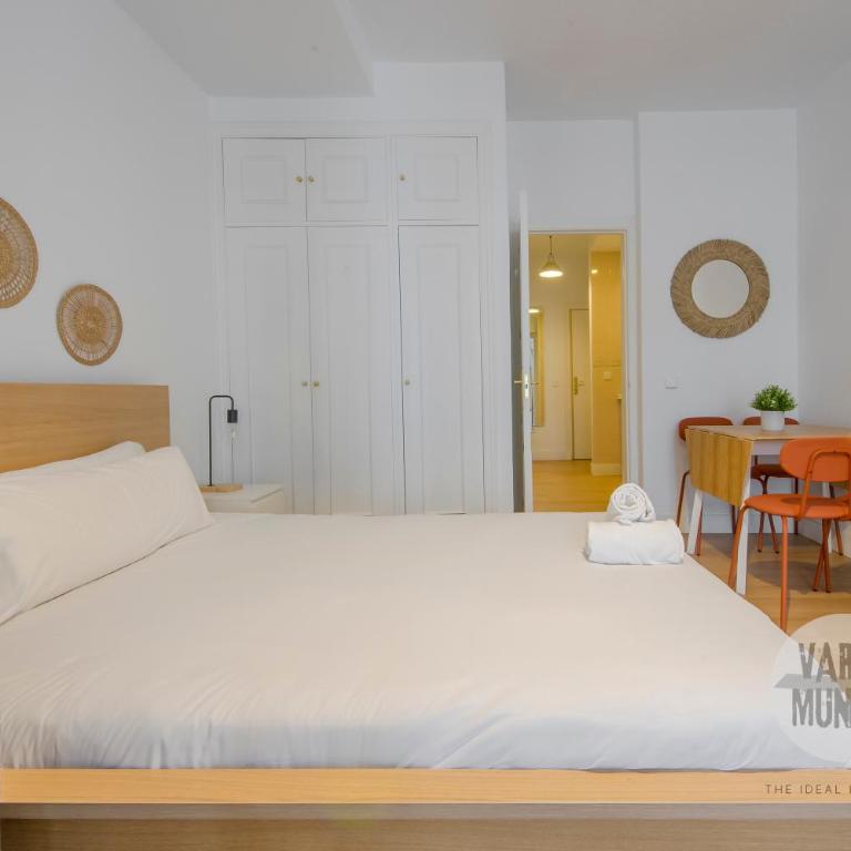 Tu ventana a Madrid para 3, conoce Carretas 25 - Studio - 11