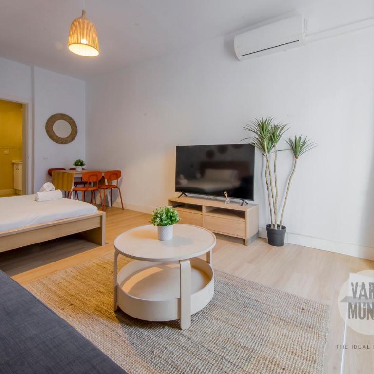 Tu ventana a Madrid para 3, conoce Carretas 25 - Studio - 8