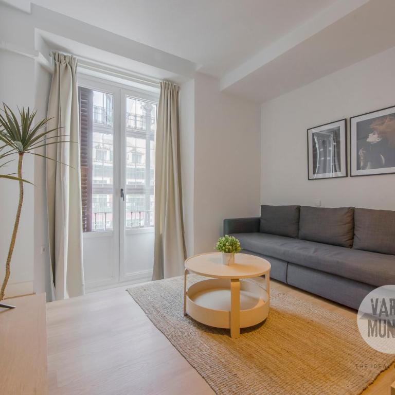 Tu ventana a Madrid para 3, conoce Carretas 25 - Studio - 4