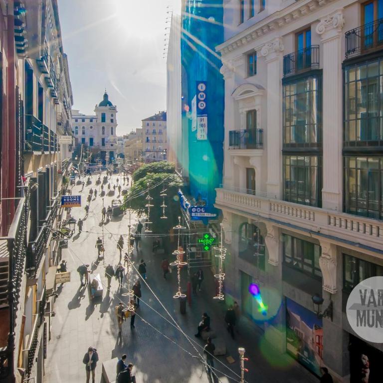 Tu ventana a Madrid para 3, conoce Carretas 25 - Studio - 2