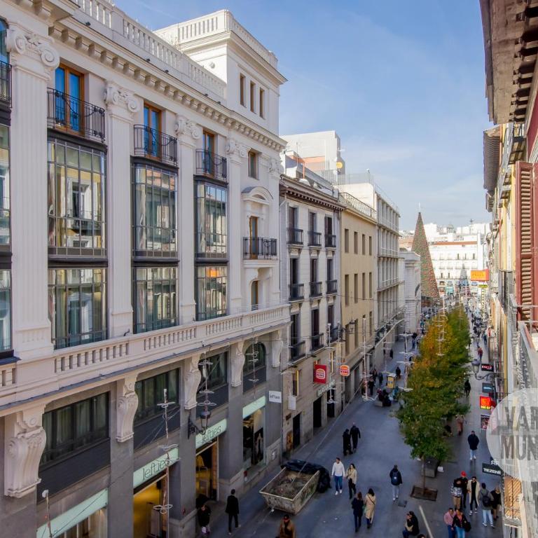 Tu ventana a Madrid para 3, conoce Carretas 25 - Studio - 7