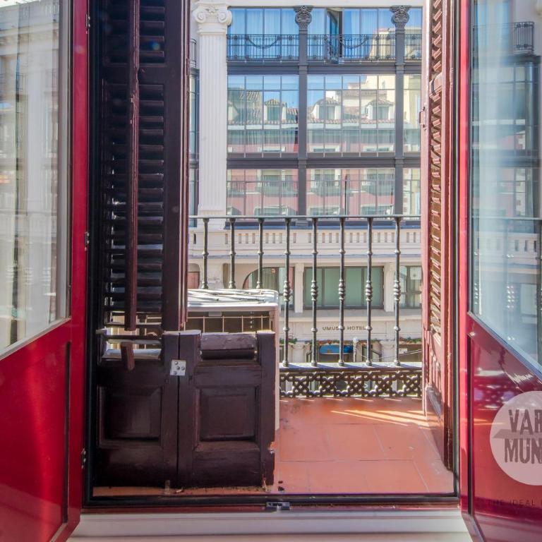 Tu ventana a Madrid para 3, conoce Carretas 25 - Studio - 6