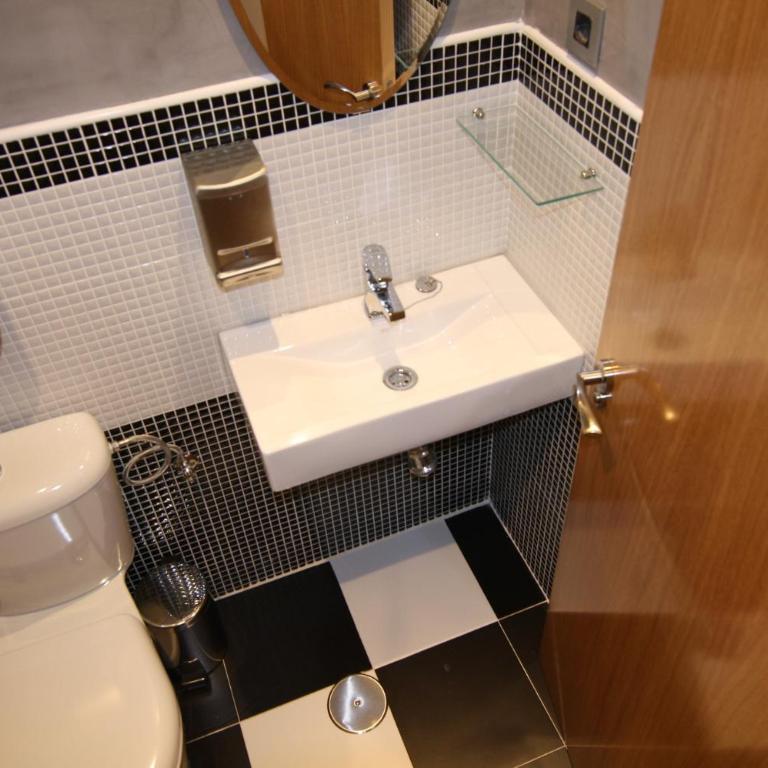 Hostal New Life Madrid - Habitación Doble con baño privado - 9
