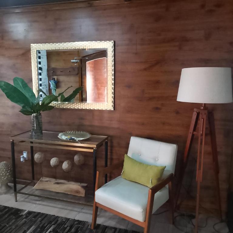 Casa con Piscina y Cama elástica - Casa de 3 dormitorios - 24