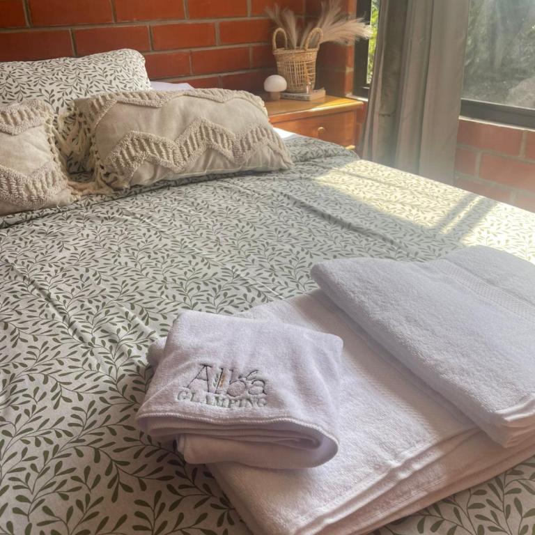 El Alba Descanso - Habitación con cama grande y vistas al jardín - 1