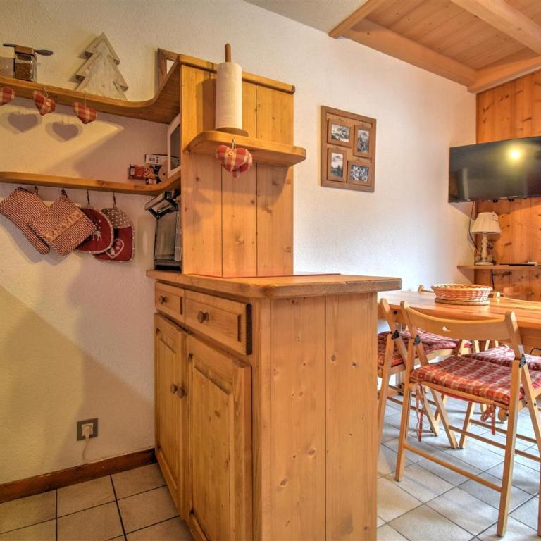 Morzine: Apt 2 Pièces, Mezzanine, 4 Pers, WiFi, Parking - FR-1-524-132 - Apartment - 2