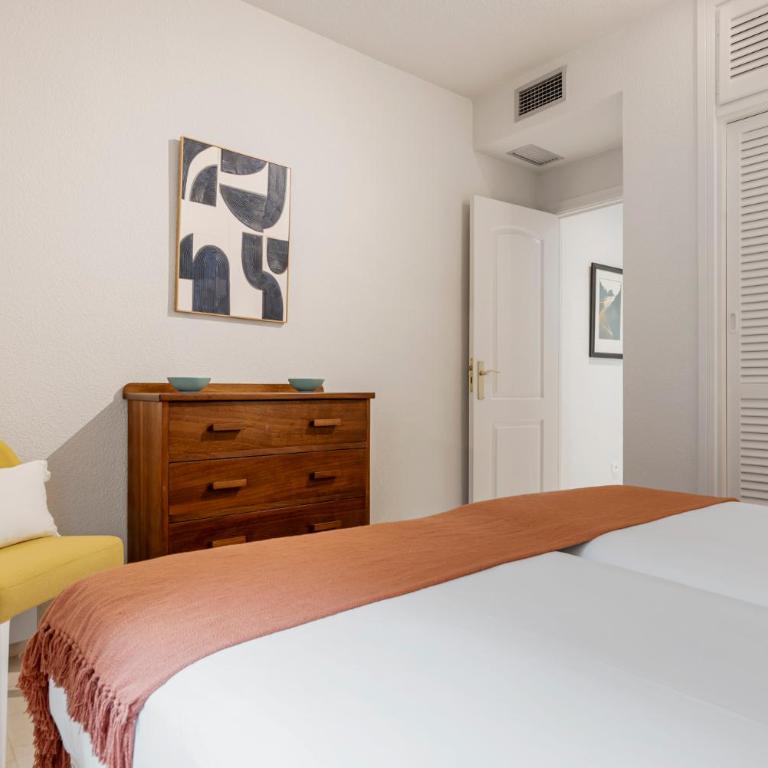 Espacioso y encantador apartamento en las gaviotas - Three-Bedroom Apartment - 18
