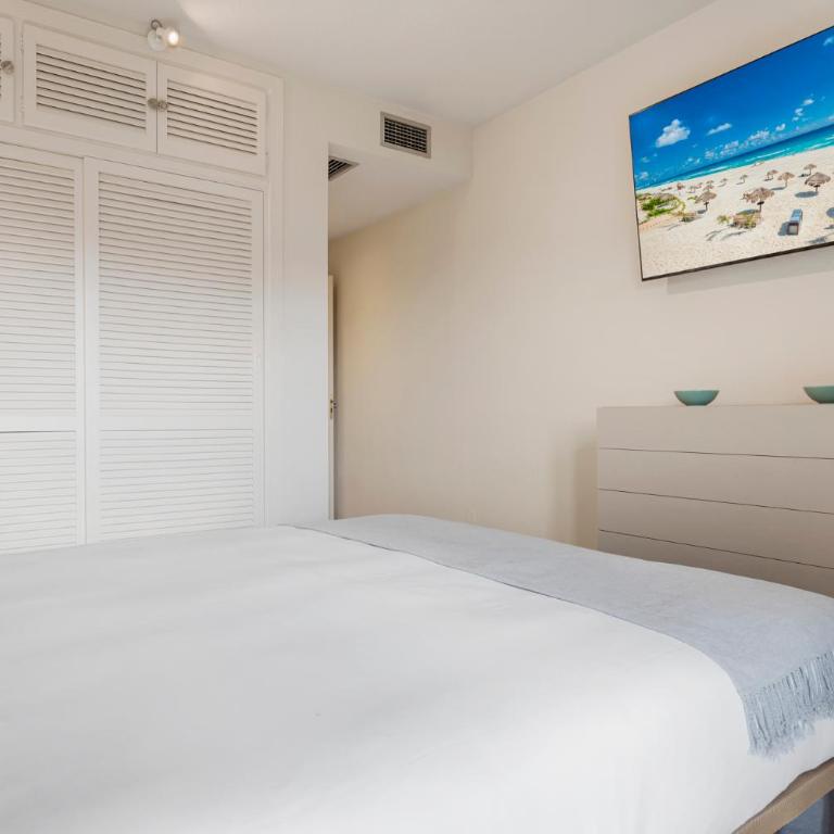 Espacioso y encantador apartamento en las gaviotas - Three-Bedroom Apartment - 15