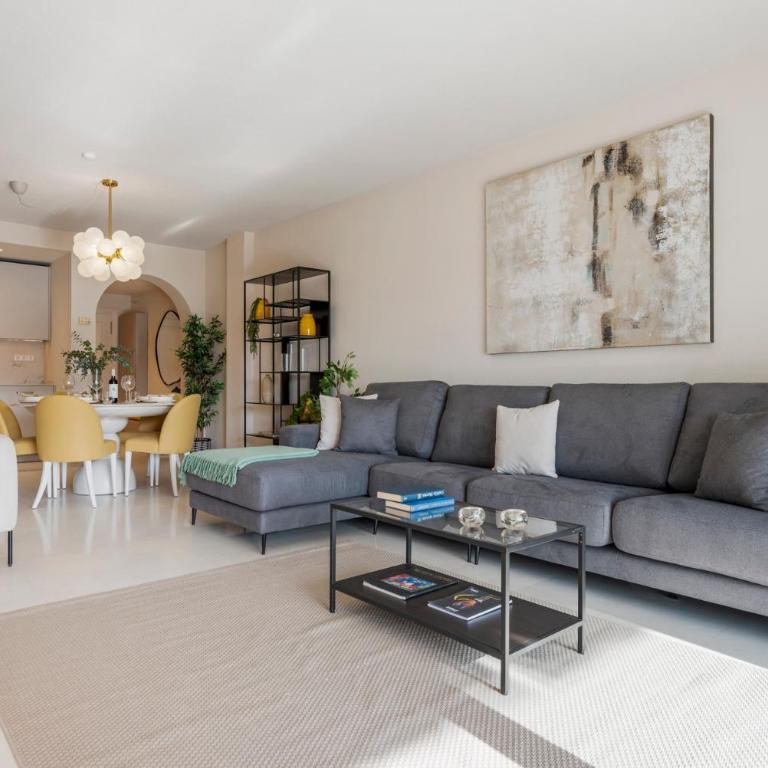Espacioso y encantador apartamento en las gaviotas - Three-Bedroom Apartment - 10