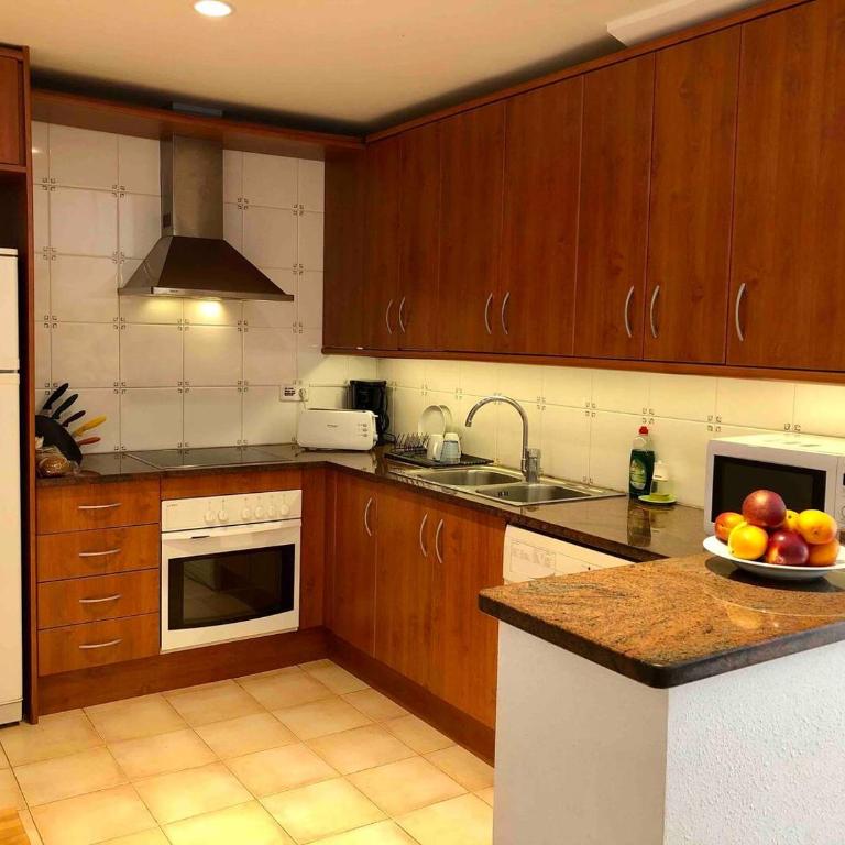 Nice house and pool by the golf course and close to the sea! - Casa de 2 dormitorios - 4