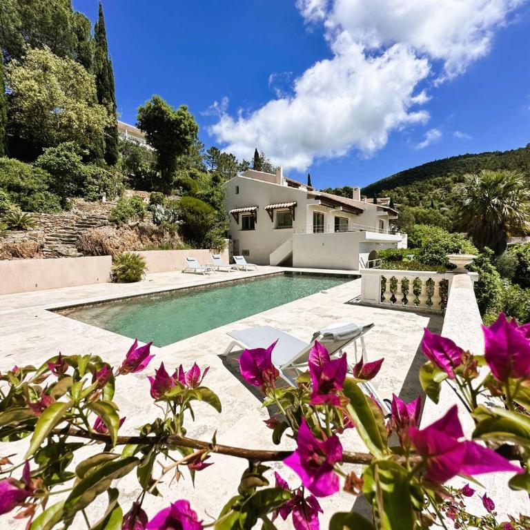Villa Blanche pour 8 personnes avec piscine privée à La Londes-Les-Maures - Maison de Vacances 4 Chambres - 1