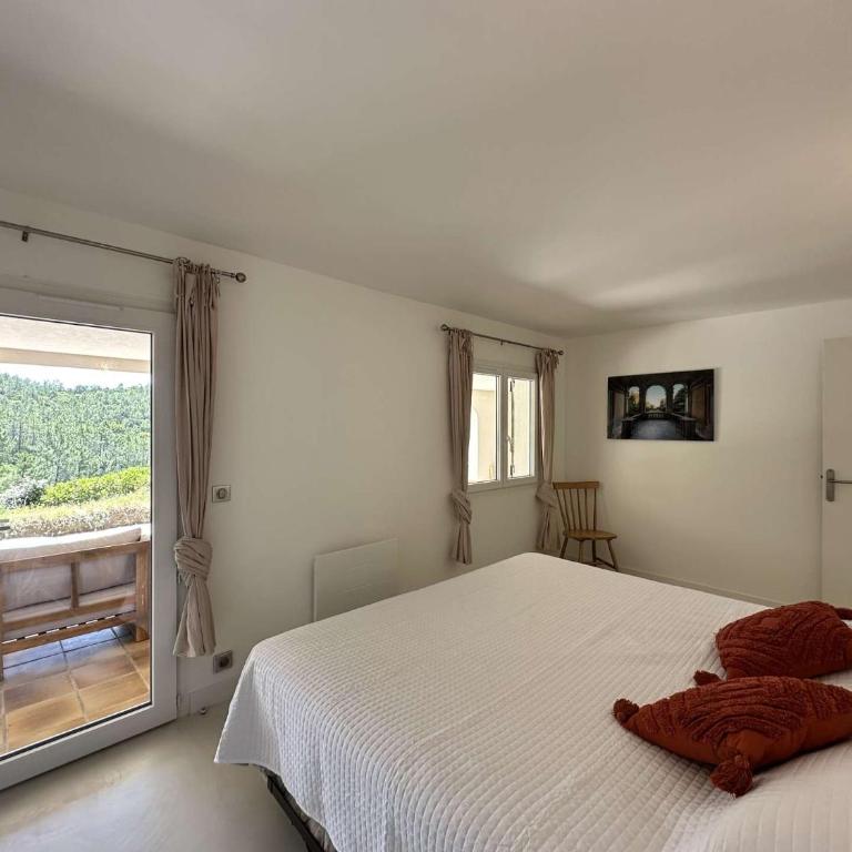 Villa Blanche pour 8 personnes avec piscine privée à La Londes-Les-Maures - Maison de Vacances 4 Chambres - 36