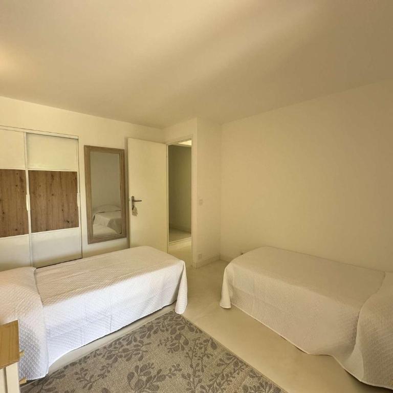 Villa Blanche pour 8 personnes avec piscine privée à La Londes-Les-Maures - Maison de Vacances 4 Chambres - 37