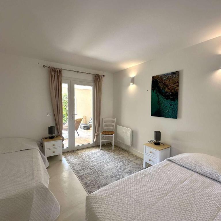 Villa Blanche pour 8 personnes avec piscine privée à La Londes-Les-Maures - Maison de Vacances 4 Chambres - 38