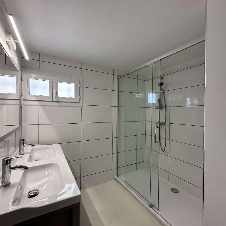 Villa Blanche pour 8 personnes avec piscine privée à La Londes-Les-Maures - Maison de Vacances 4 Chambres - 39