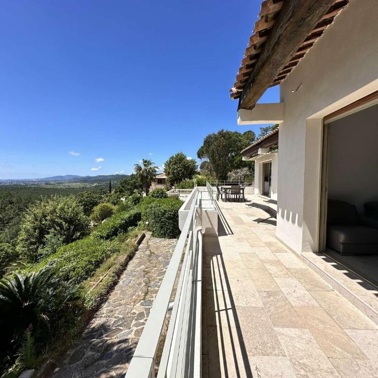Villa Blanche pour 8 personnes avec piscine privée à La Londes-Les-Maures - Maison de Vacances 4 Chambres - 11