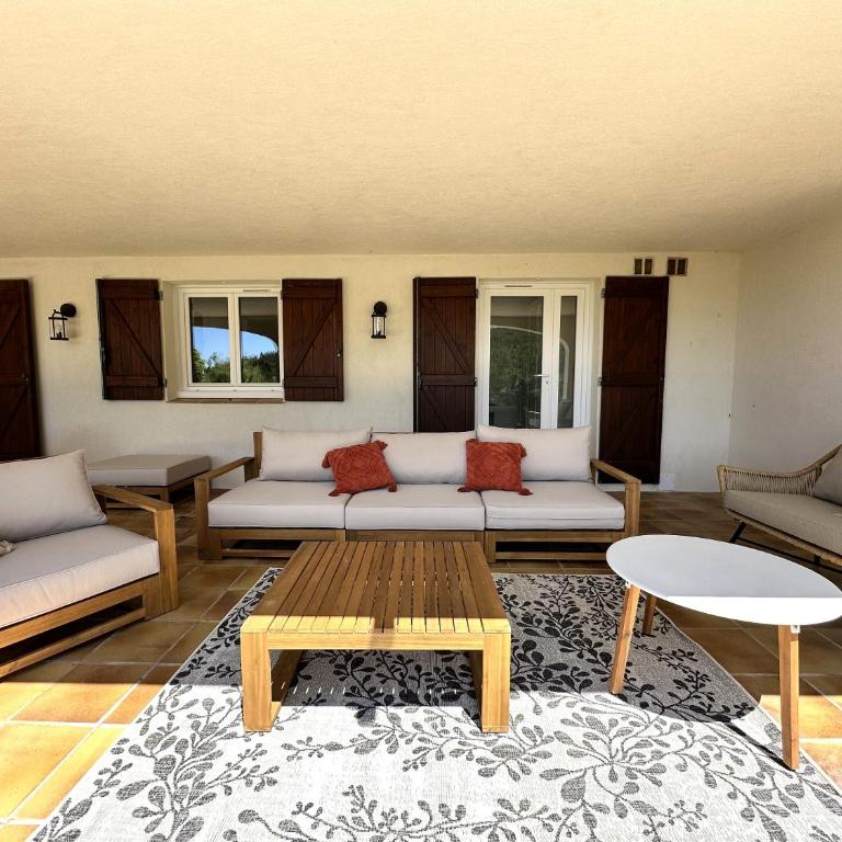 Villa Blanche pour 8 personnes avec piscine privée à La Londes-Les-Maures - Maison de Vacances 4 Chambres - 16