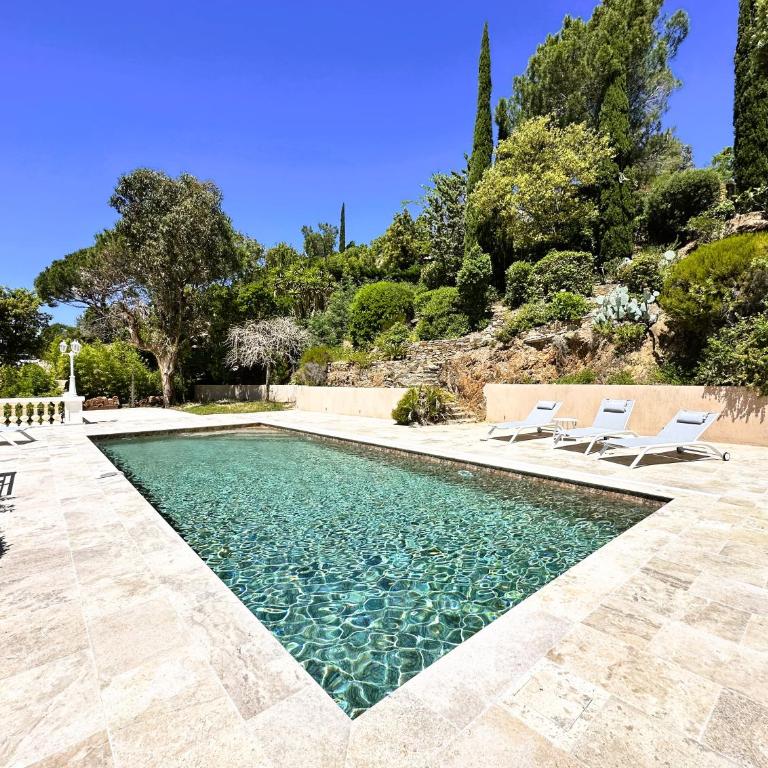 Villa Blanche pour 8 personnes avec piscine privée à La Londes-Les-Maures - Maison de Vacances 4 Chambres - 2