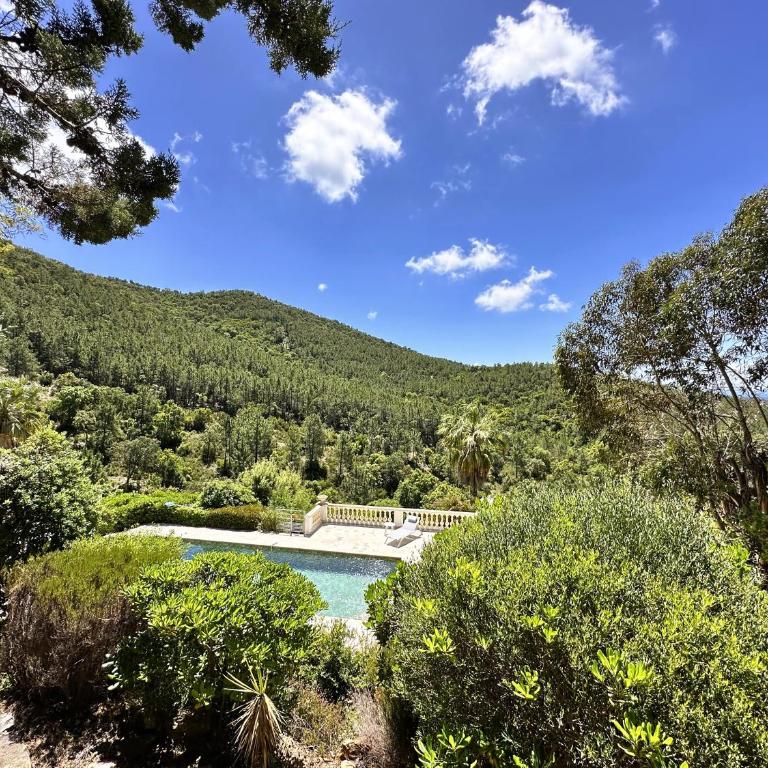 Villa Blanche pour 8 personnes avec piscine privée à La Londes-Les-Maures - Maison de Vacances 4 Chambres - 17