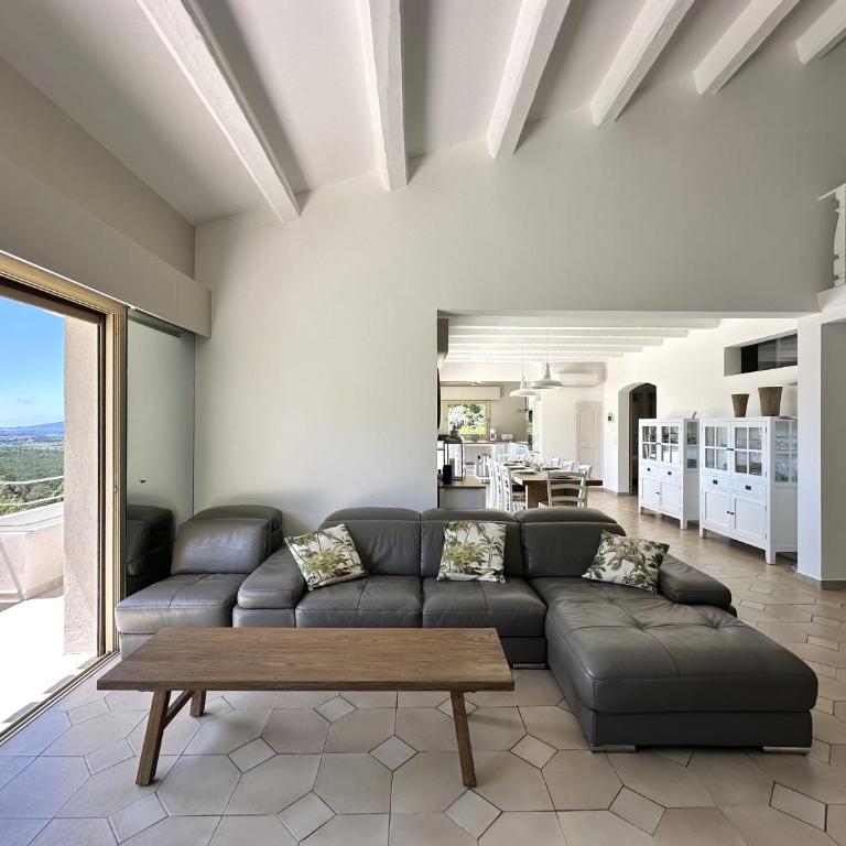 Villa Blanche pour 8 personnes avec piscine privée à La Londes-Les-Maures - Maison de Vacances 4 Chambres - 22