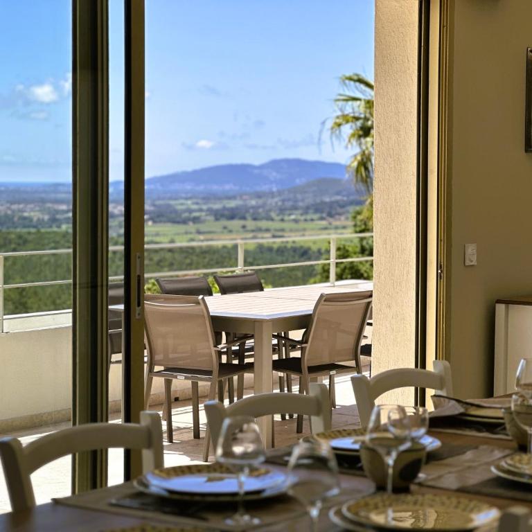 Villa Blanche pour 8 personnes avec piscine privée à La Londes-Les-Maures - Maison de Vacances 4 Chambres - 25