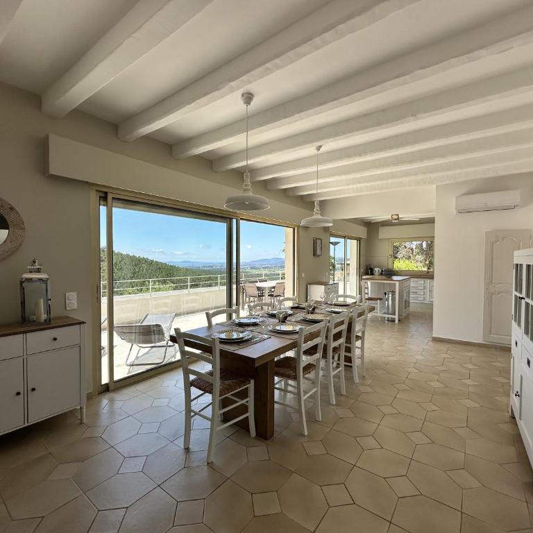 Villa Blanche pour 8 personnes avec piscine privée à La Londes-Les-Maures - Maison de Vacances 4 Chambres - 24