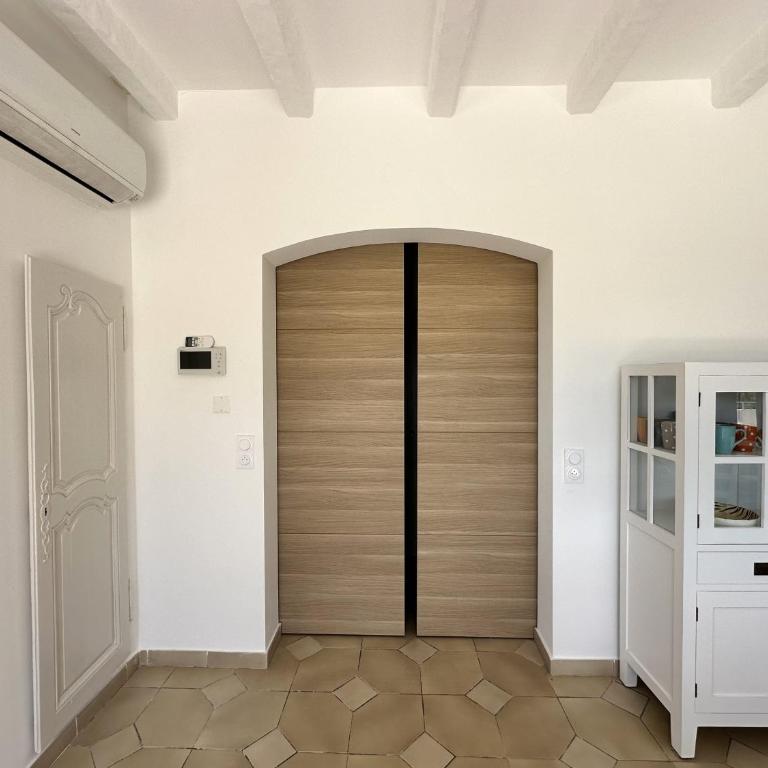 Villa Blanche pour 8 personnes avec piscine privée à La Londes-Les-Maures - Maison de Vacances 4 Chambres - 29