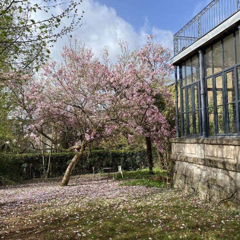 La Villa Beaupeyrat - Appart Hôtel de Charme dans bâtisse de caractère à 400m du coeur de ville de Limoges - Accès autonome - Comfort Apartment with Terrace - Garden Floor - 8