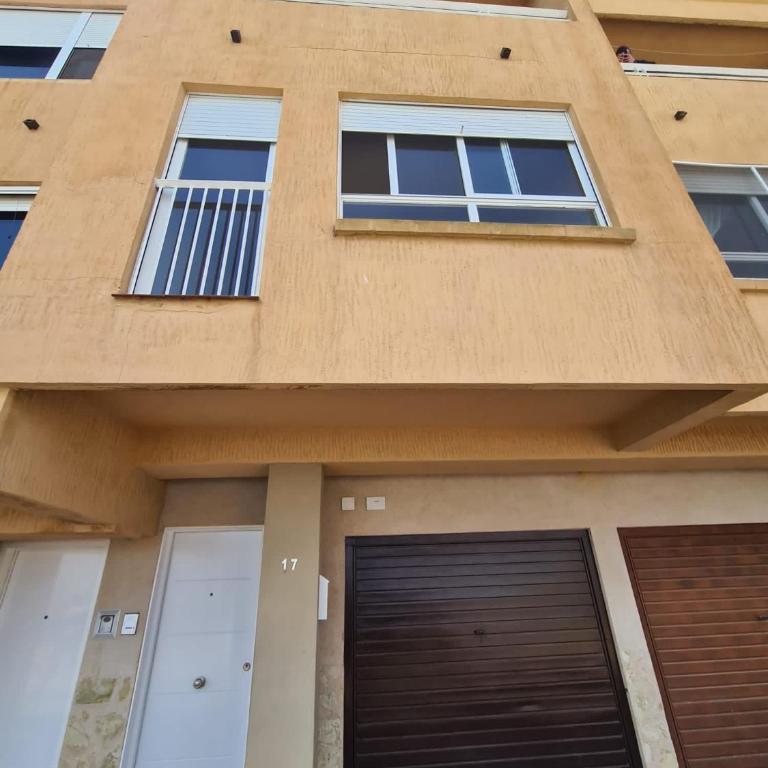 Bonito triplex con increíbles vistas - Casa Unifamiliar de 3 dormitorios - 41
