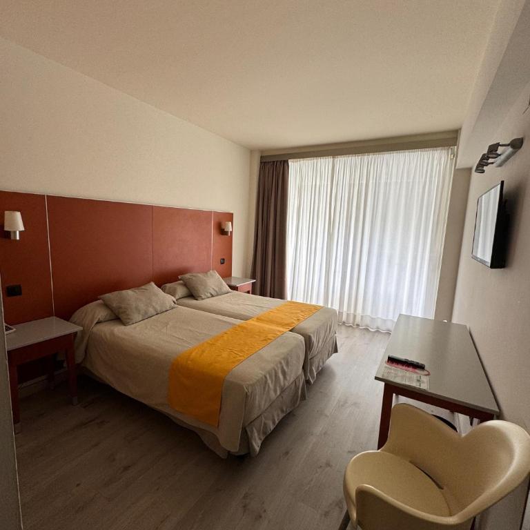 Hotel Oasis Plaza - Habitación Doble Superior con vistas a la plaza - 2 camas - 2