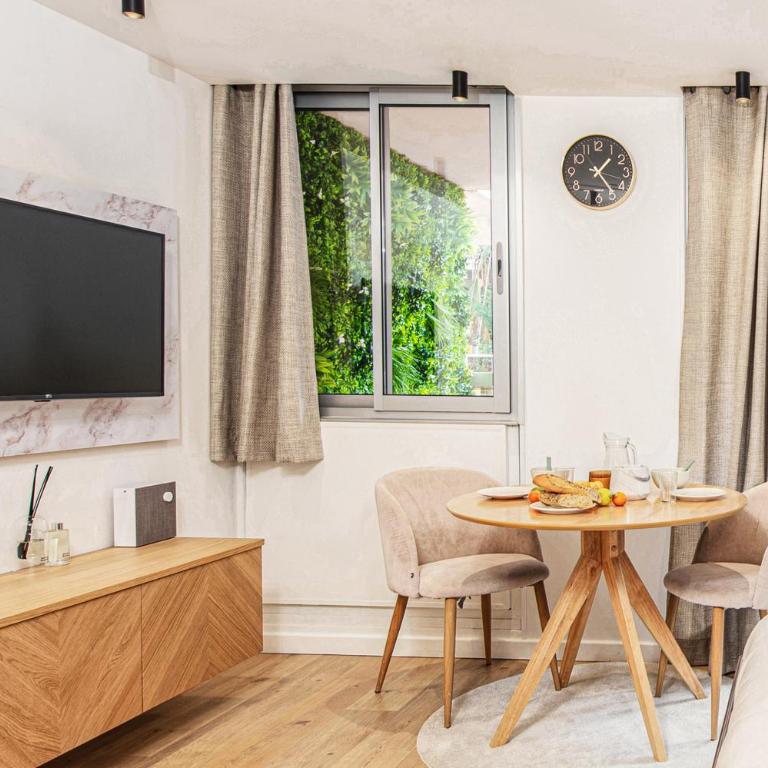PLAGE - Somptueux Studio - 50 m bord de mer- Proche Monaco - Appartement 1 Chambre - 5