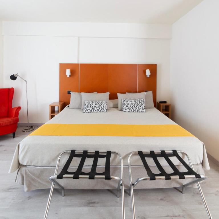 Hotel Oasis Plaza - Habitación Doble Deluxe con cama extragrande y vistas a la ciudad - 4