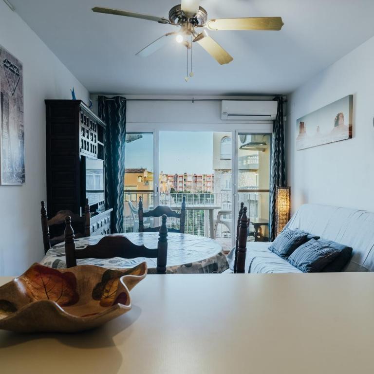 WELCS APARTAMENTO 198 EMP con terraza junto al mar - Apartamento - 3