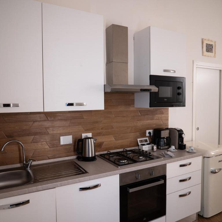 Enjoyhousebracciano suite2 - Suite Deluxe con Vasca Idromassaggio - 6