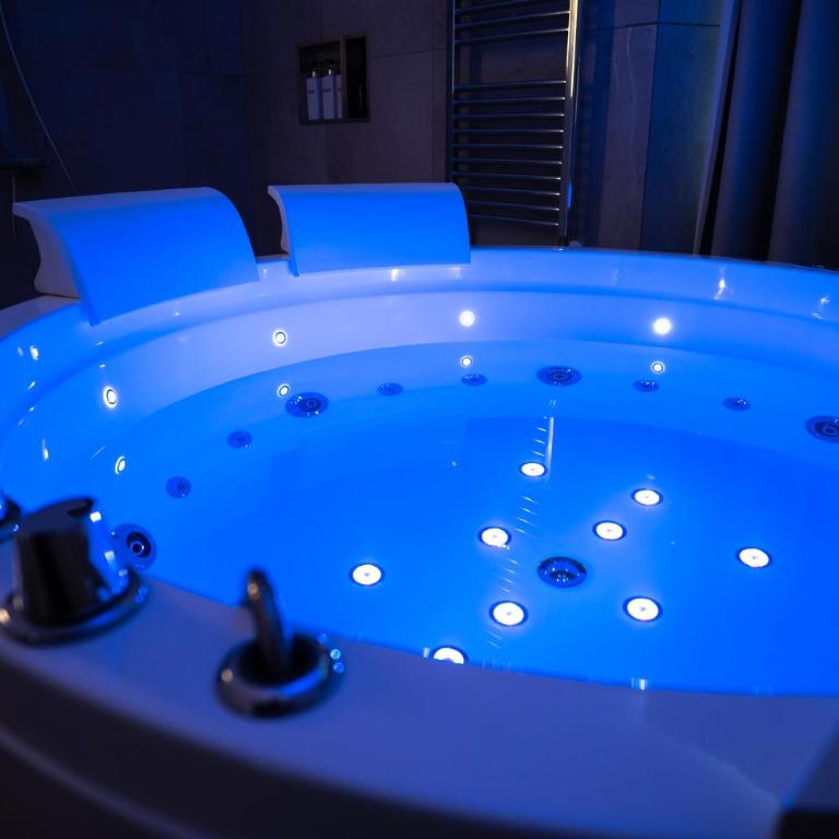 Enjoyhousebracciano suite2 - Suite Deluxe con Vasca Idromassaggio - 1