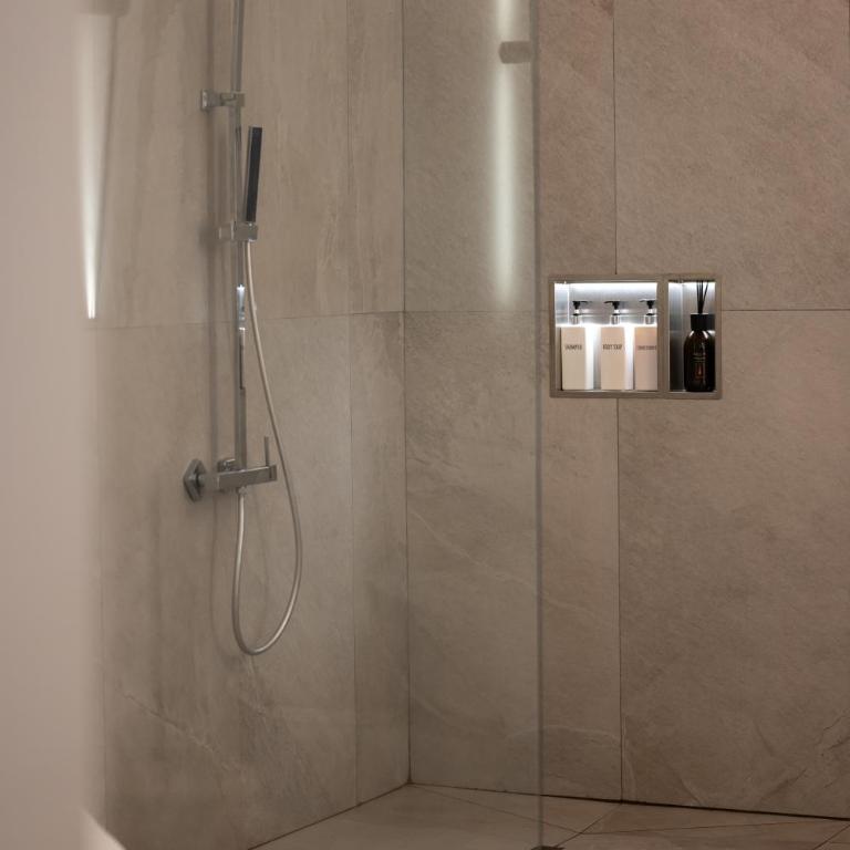 Enjoyhousebracciano suite2 - Suite Deluxe con Vasca Idromassaggio - 19