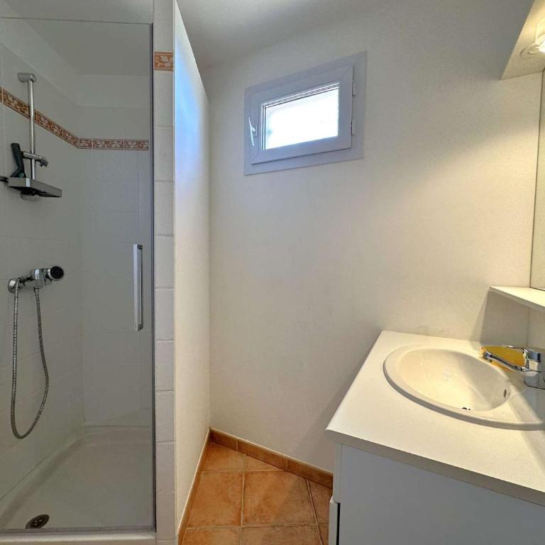 Villa Verde climatisée pour 10 personnes avec piscine chauffée et vue mer à La Londe les Maures - Maison de Vacances - 25