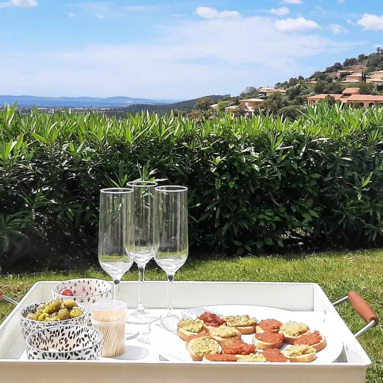 Villa Verde climatisée pour 10 personnes avec piscine chauffée et vue mer à La Londe les Maures - Maison de Vacances - 2