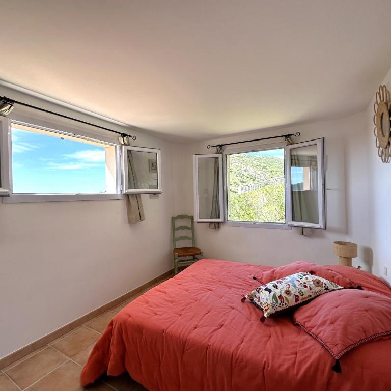 Villa Verde climatisée pour 10 personnes avec piscine chauffée et vue mer à La Londe les Maures - Maison de Vacances - 23